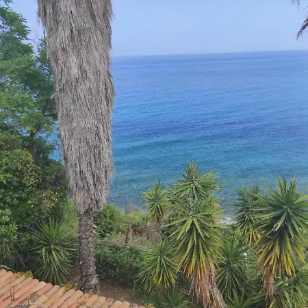 Appealing In Sant Irene Torre Vecchia With Garden * San Costantino